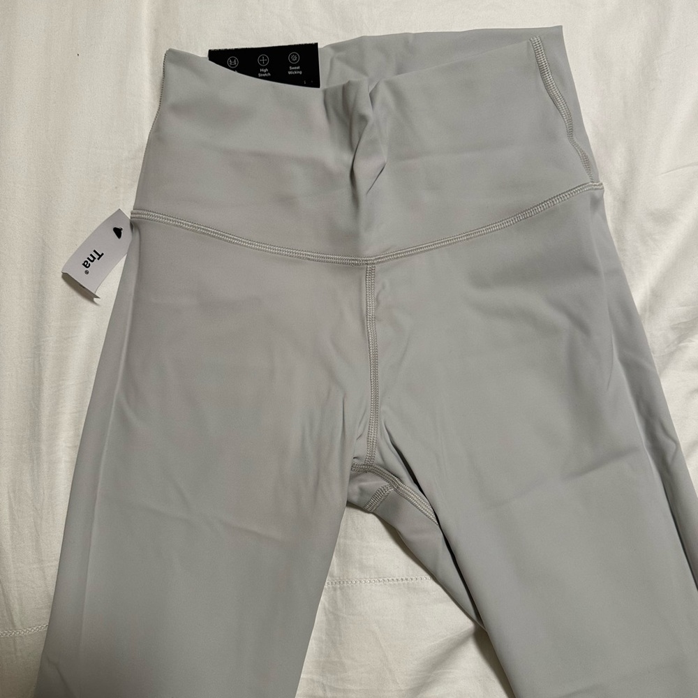 BNWT TNA leggings